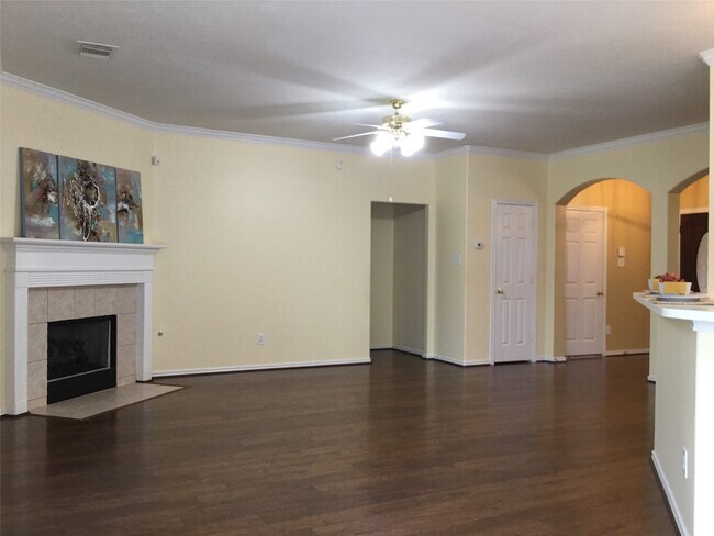 Building Photo - 114 N Queenscliff Cir