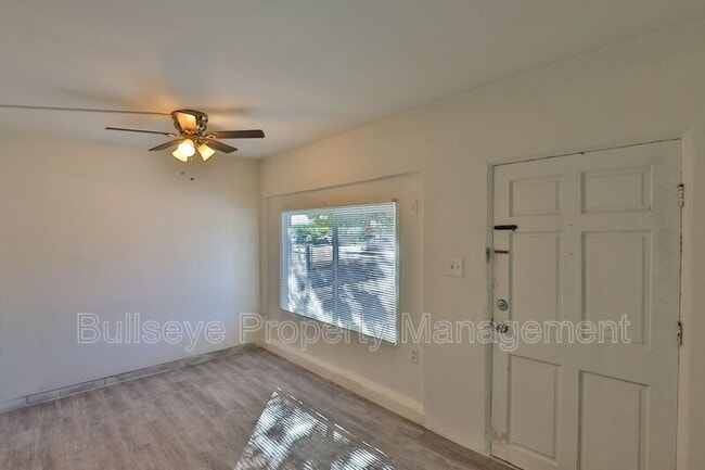 Building Photo - 102 E Hatcher Rd