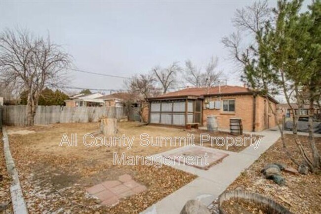 Building Photo - 9001 Hickory Pl