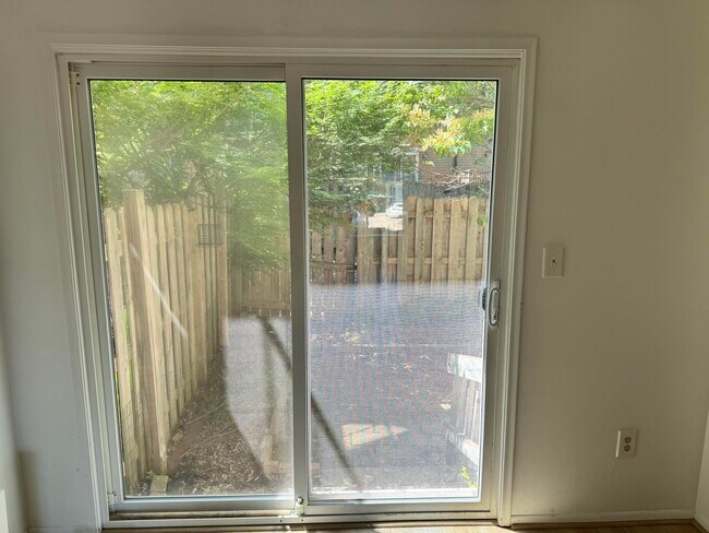 Building Photo - 3200 Bolgos Cir