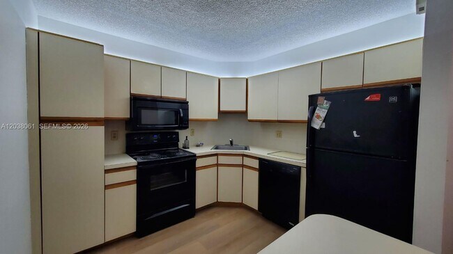 Building Photo - 3858 Coral Tree Cir