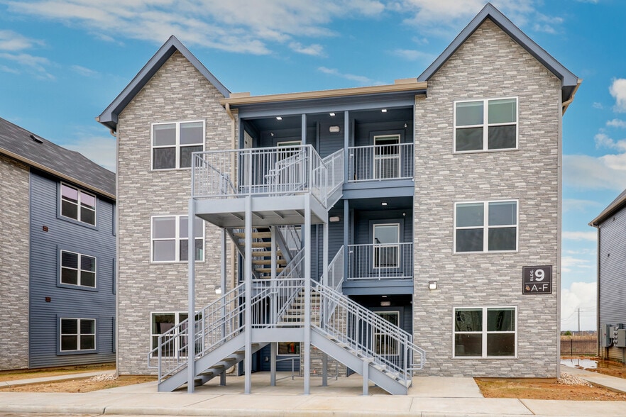 Building Photo - Grand Monarch Apartments