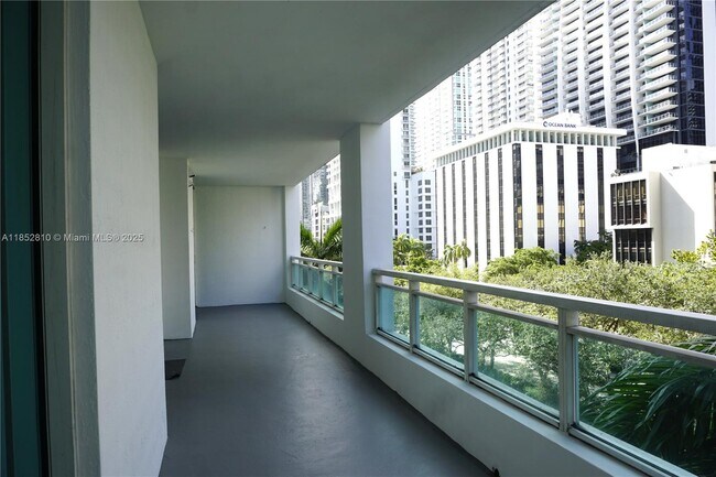 Building Photo - 951 Brickell Ave