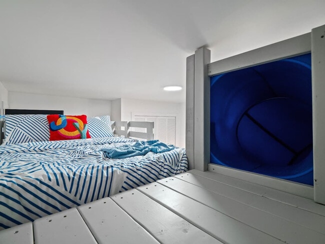 Building Photo - 25 N Rose Blvd