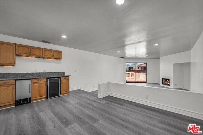 Building Photo - 7301 Vista Del Mar