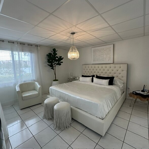 master room - 8875A Fontainebleau Blvd