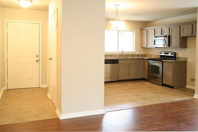 Building Photo - 9 Wolfhound Ln