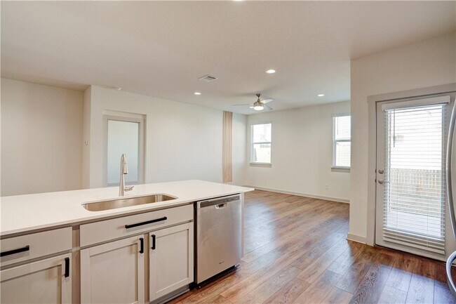 Building Photo - 280 Tequilana Pass