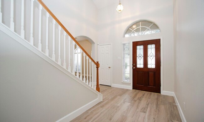 Building Photo - 27131 Sunset Pines Dr