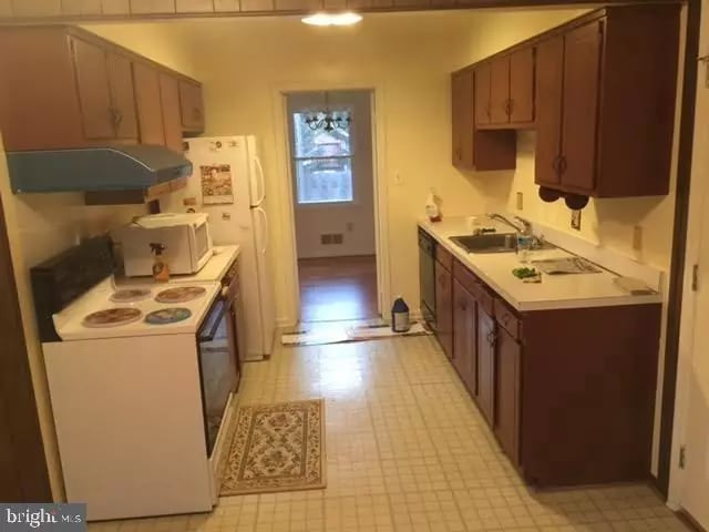 Building Photo - 5603 Lalos St