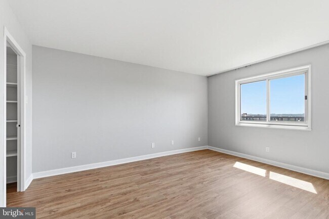 Building Photo - 5340 Holmes Run Pkwy