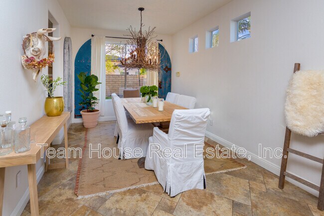 Building Photo - 27733 Mansfield Ct