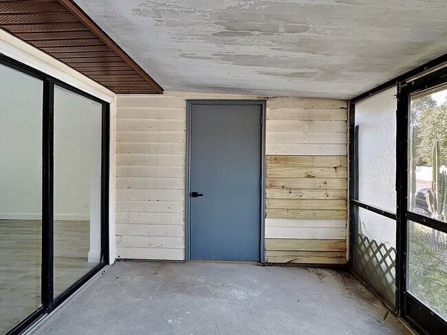 Building Photo - 9439 Lake Lotta Cir