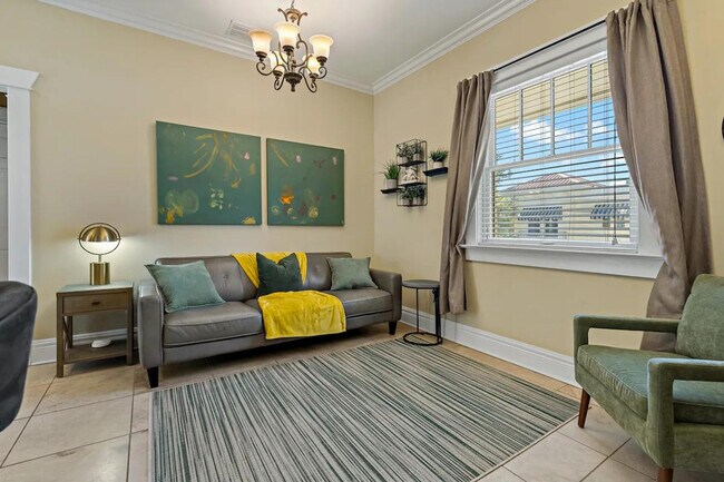 Building Photo - 509 S Willow Ave