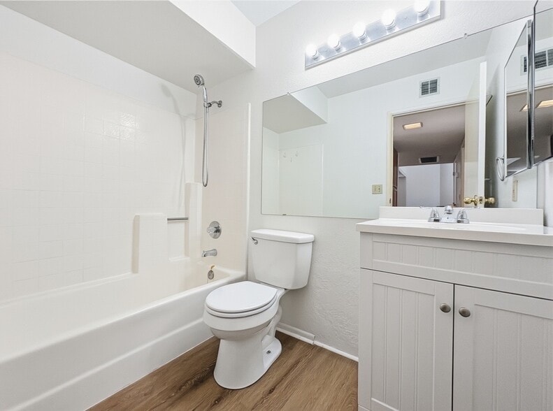 Building Photo - 2020 W Union Hills Dr