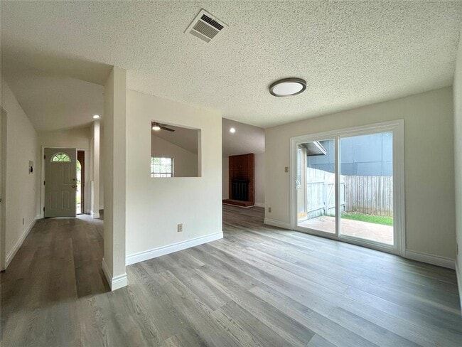 Building Photo - 1729 Cricket Hollow Dr