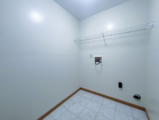 Building Photo - 3867-3871 Ledyard Street