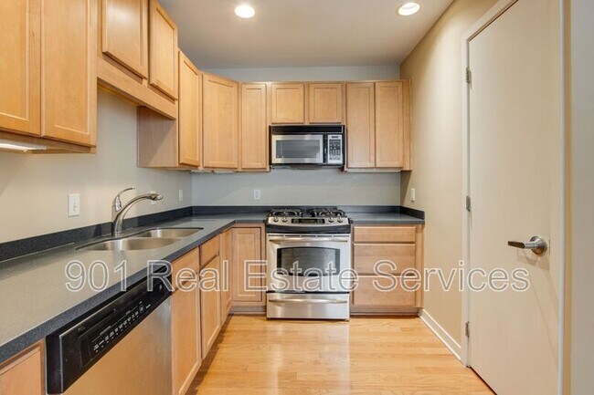 Building Photo - 426 N Front St