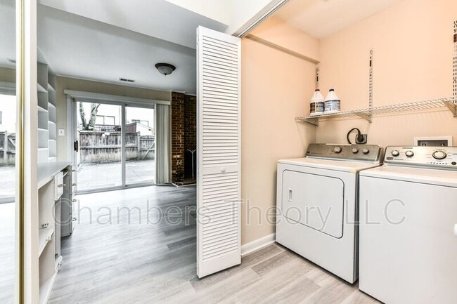 Building Photo - 8088 Edinburgh Dr