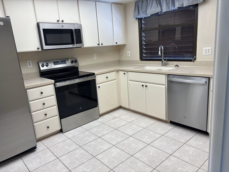 Building Photo - 5058 Marsh Field Rd