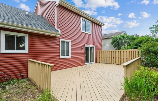 Building Photo - 664 Regent Dr