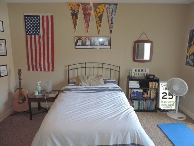 Building Photo - $2000 | 3 Bedroom, 2 Bathroom Condo | No P...