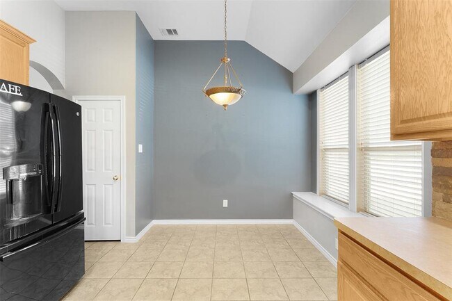 Building Photo - 2800 Mission Tejas Dr