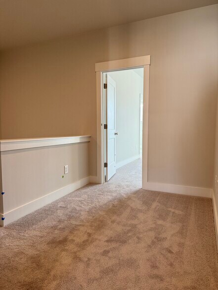 Building Photo - 9637 Munsing Dr