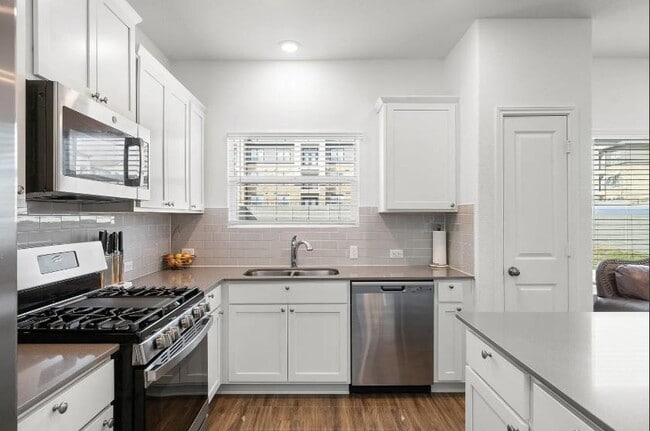 Building Photo - 104 Blue Blaze Trl