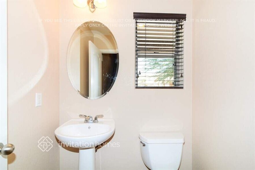 Building Photo - 17091 N 185th Dr