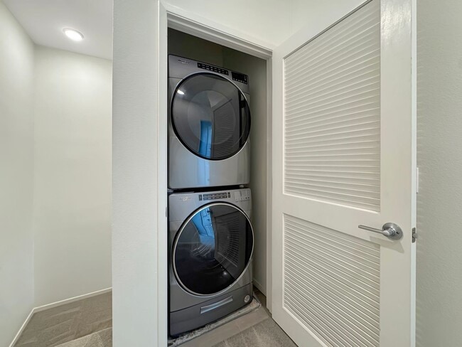 Building Photo - Great 3B/2.5BA Townhome in Otay Mesa!