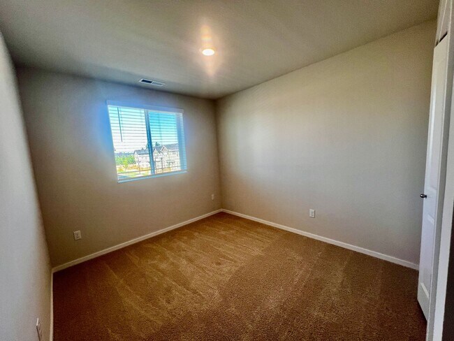 Building Photo - Free rent offered Beautiful New Smart Home...