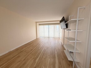 Building Photo - ALL utilities included! Updated 1 bedroom in Waikiki-with covered parking