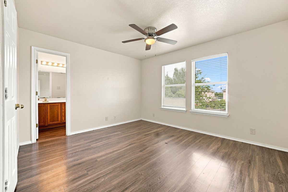 Building Photo - 9130 Dublin Heights