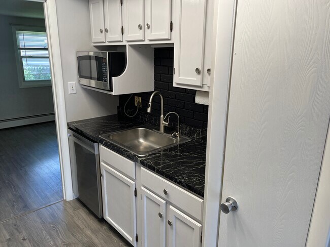 Building Photo - 808 Cocheco Ct