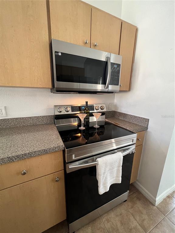 Building Photo - 1205 S Beach Cir