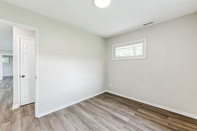 Building Photo - 9302 Holbrook Dr