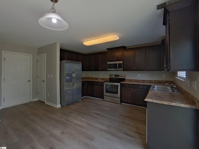 Building Photo - 117 Prairie Wolf Run
