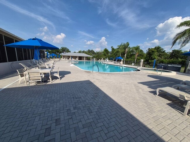 Building Photo - 2113 Sawgrass Ln