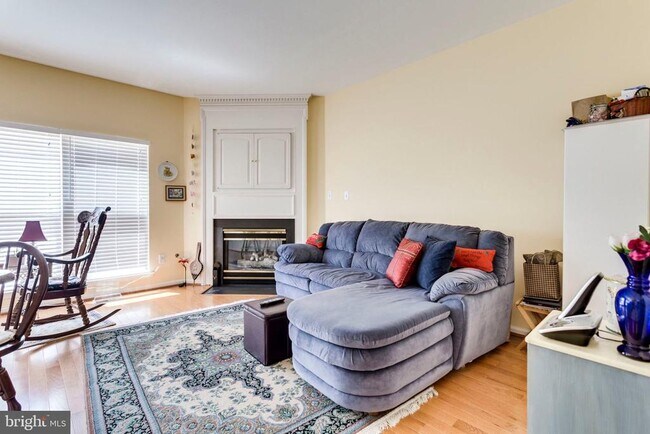 Building Photo - 6328 Dunman Way