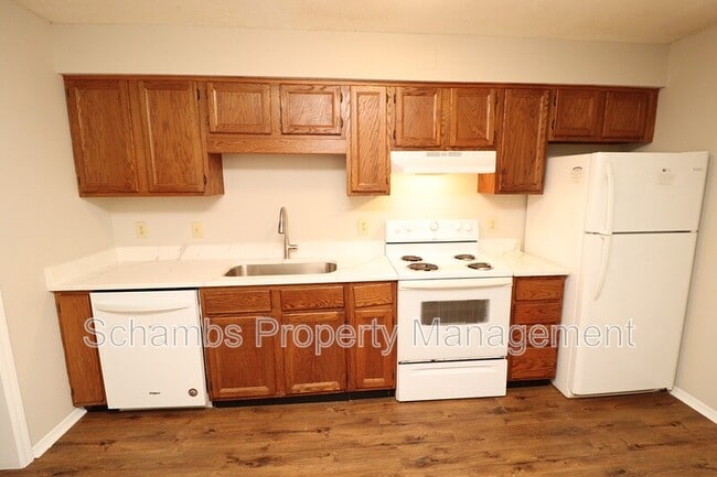 Building Photo - 3905 Lexington Dr