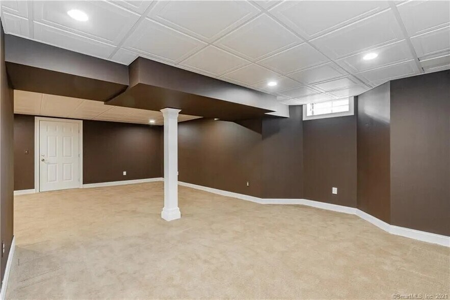 Finished Basement w egress - 6 Wyeth Dr