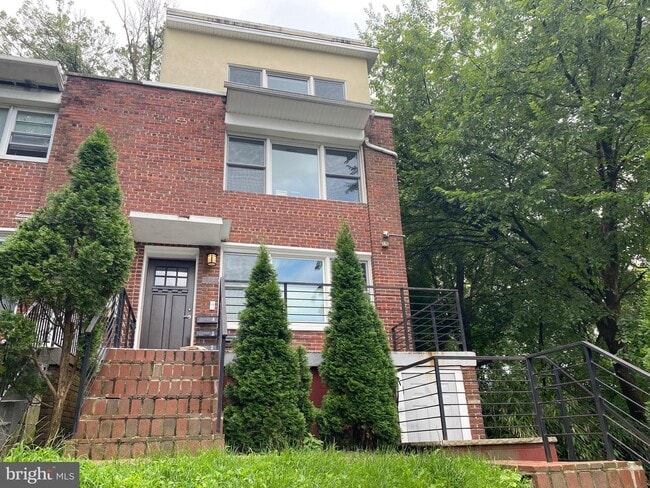Building Photo - 1444 Taylor St NW