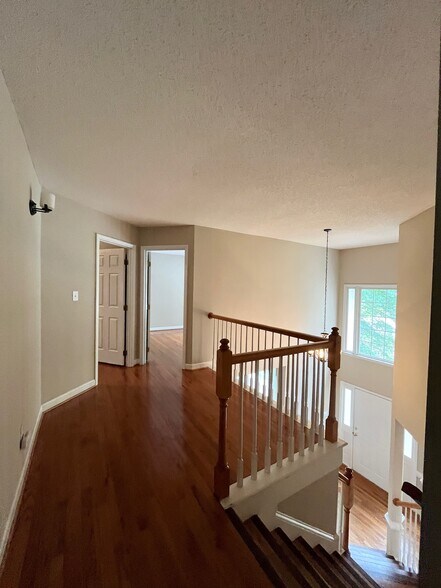 upstairs foyer - 8601 Abbotsbury Ct