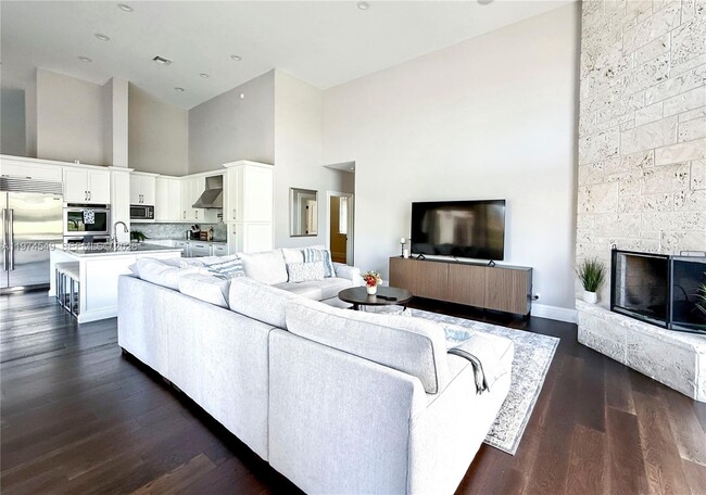 Building Photo - 400 Alexandra Cir