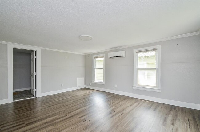Building Photo - 1401 Collier St