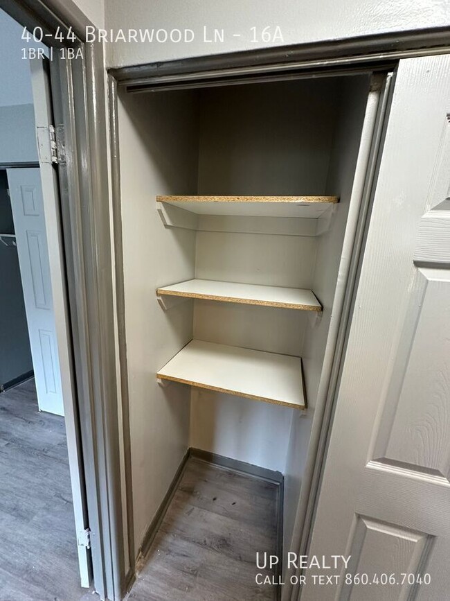 Building Photo - 40-44 Briarwood Ln-16A