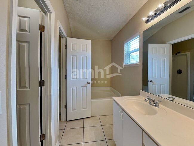 Building Photo - 6817 Westlake Blvd