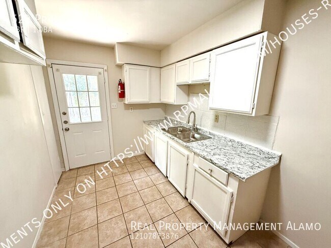 Building Photo - 520 Prado St