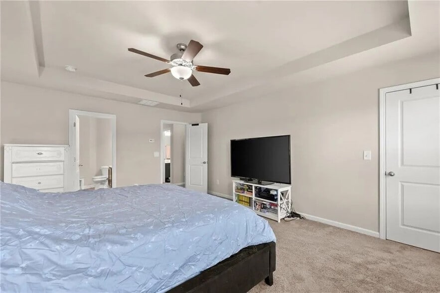 Building Photo - Room in Townhome on Chatham Ridge Dr